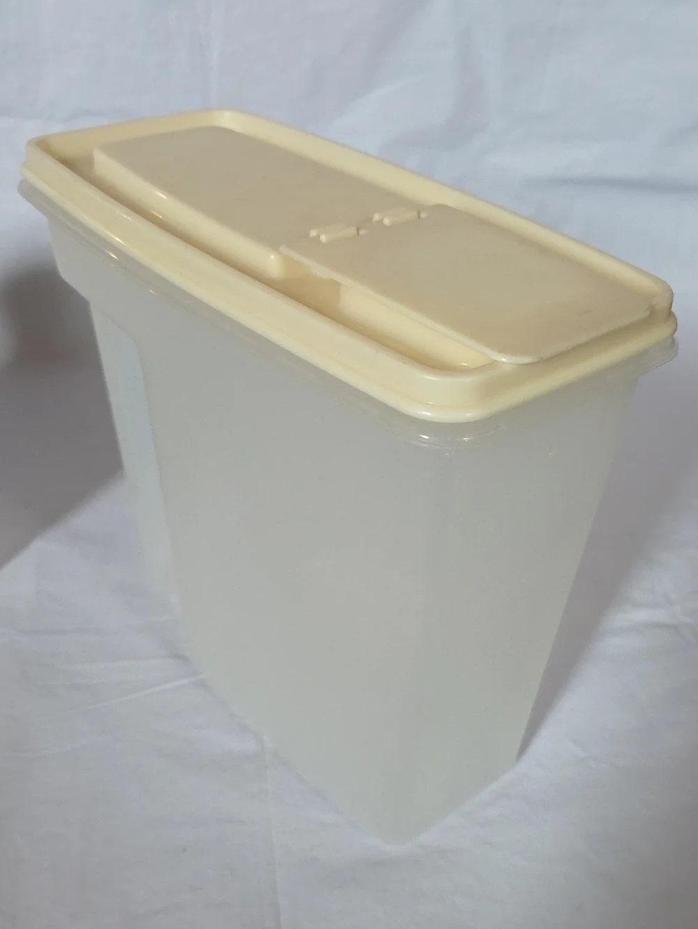 Rubbermaid VTG Servin' Saver Storage Containers 13c/4c/2qt Flip Top Lids
